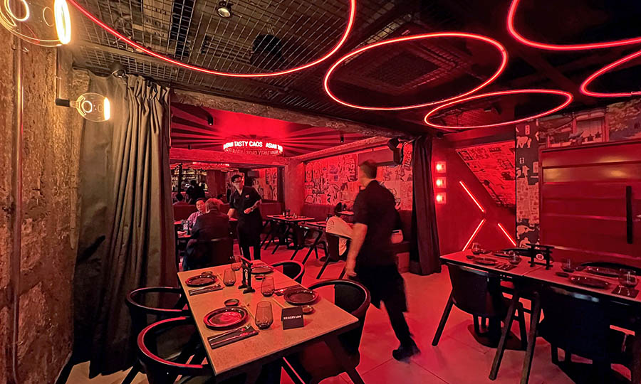 El saln interior de KATO - KATO Tasty Caos