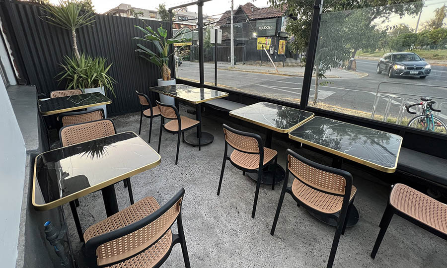 La terraza del primer piso de Rossie la Loca Tobalaba - Rossie La Loca - Tobalaba