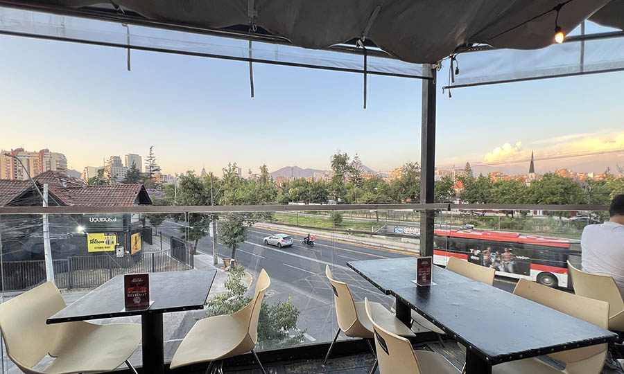 La azotea y terraza del segundo piso de Rossie la Loca Tobalaba