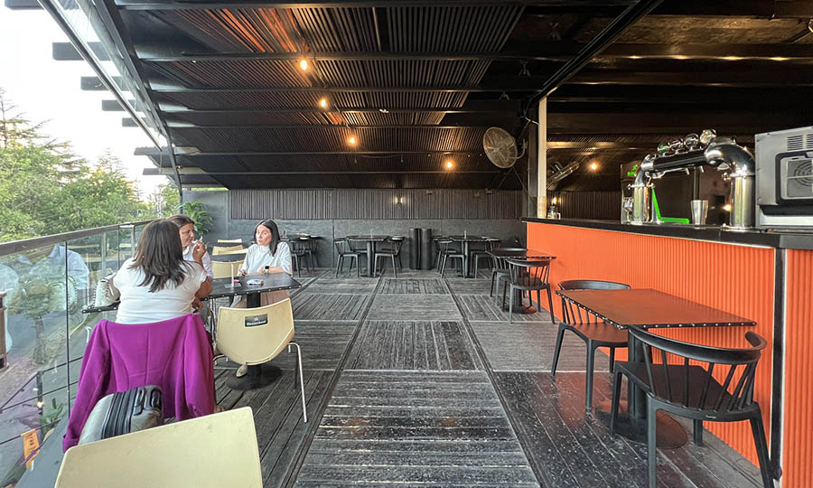 La azotea y terraza del segundo piso de Rossie la Loca Tobalaba