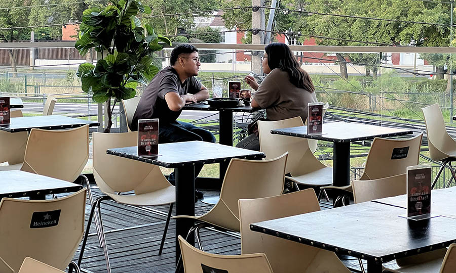 La azotea y terraza del segundo piso de Rossie la Loca Tobalaba - Rossie La Loca - Tobalaba