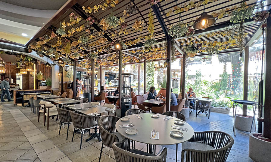 La terraza central de Fiamma en el Mall Portal La Dehesa - Fiamma