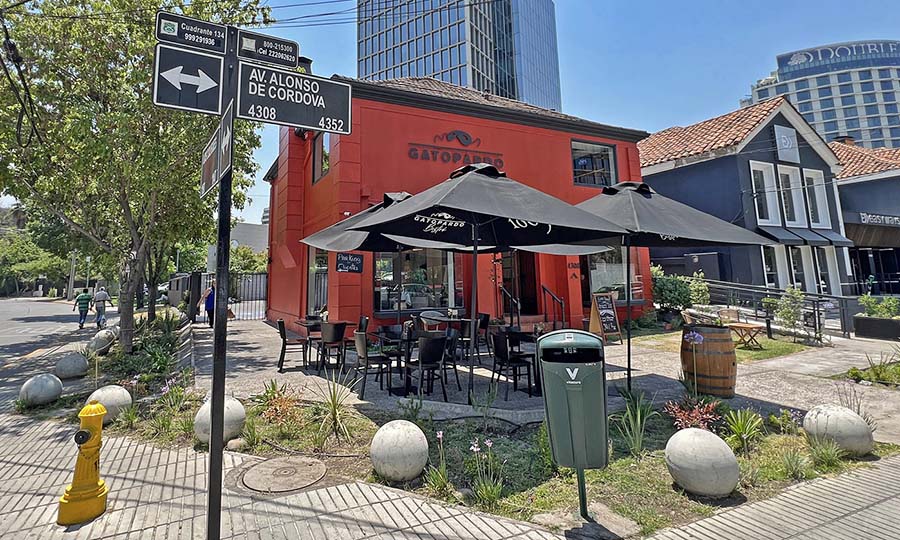 Fachada de Gatopardo en Alonso de Córdova