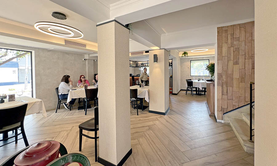 El salón del primer piso de Gatopardo