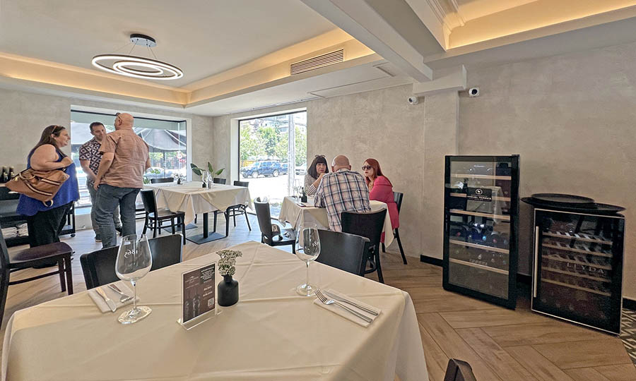 El salón del primer piso de Gatopardo