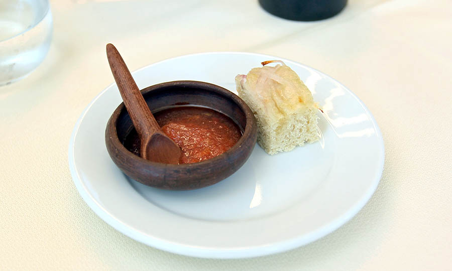 La cortesía de la casa