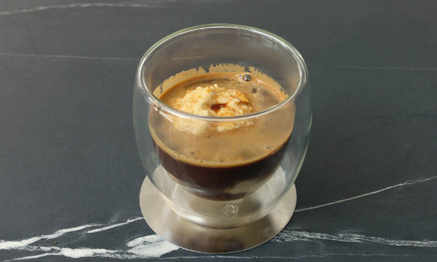 Affogato con helado de cabritas - V�a Cafetera