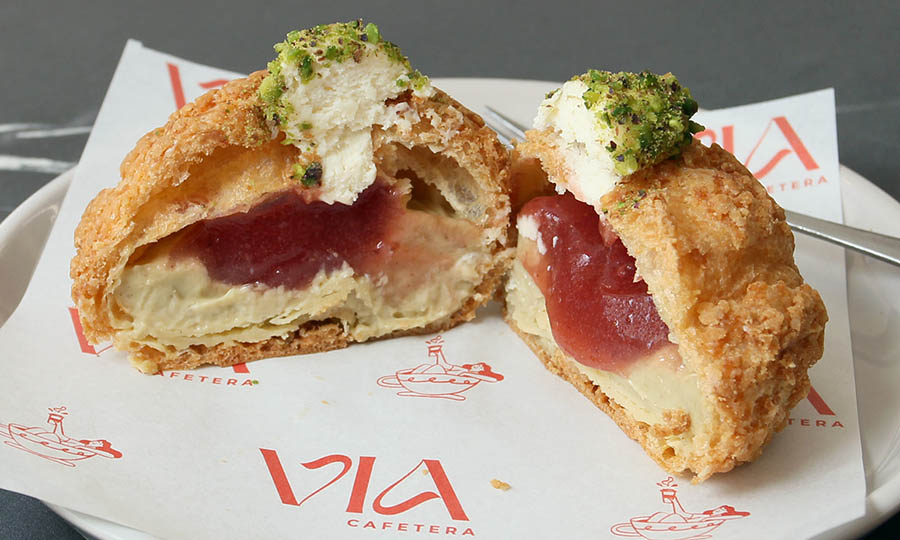 Hermoso profiterol de pistacho - V�a Cafetera