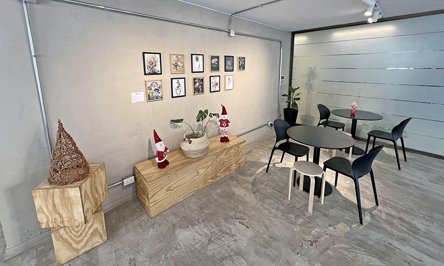 El espacio interior y mesas de V�a Cafetera - V�a Cafetera