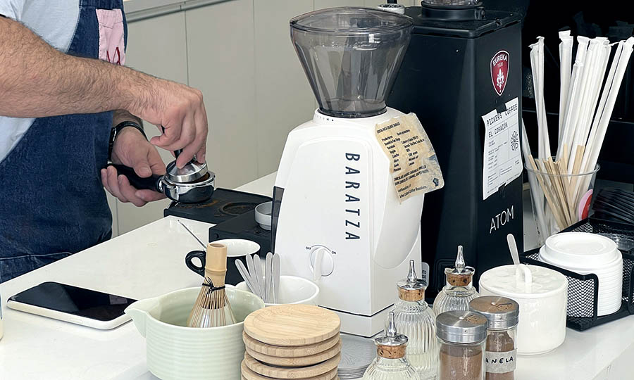 Mes�n vitrina y m�quina de espresso de V�a Cafetera - V�a Cafetera