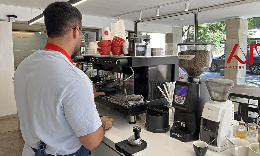 Mes�n vitrina y m�quina de espresso de V�a Cafetera - V�a Cafetera