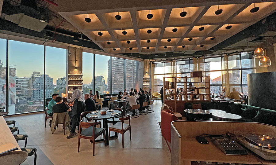 El gran sal�n de The Loft Bar - The Loft Santiago