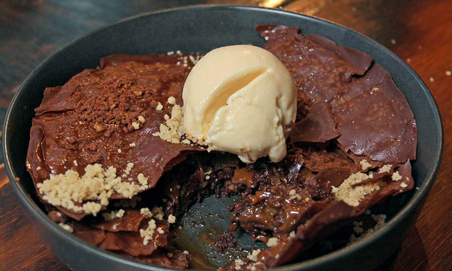 Fudge de chocolate y helado vainilla - Oporto Salvaje
