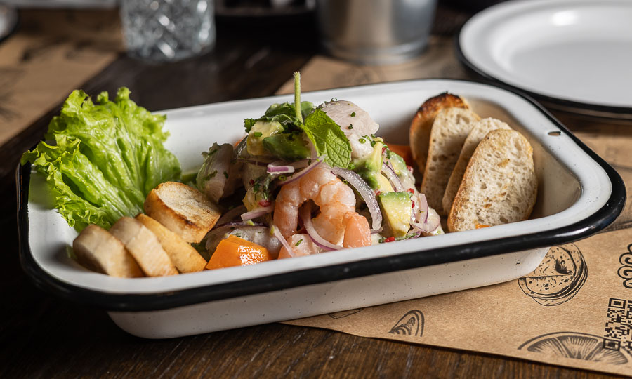 Ceviche peruano estilo picantería