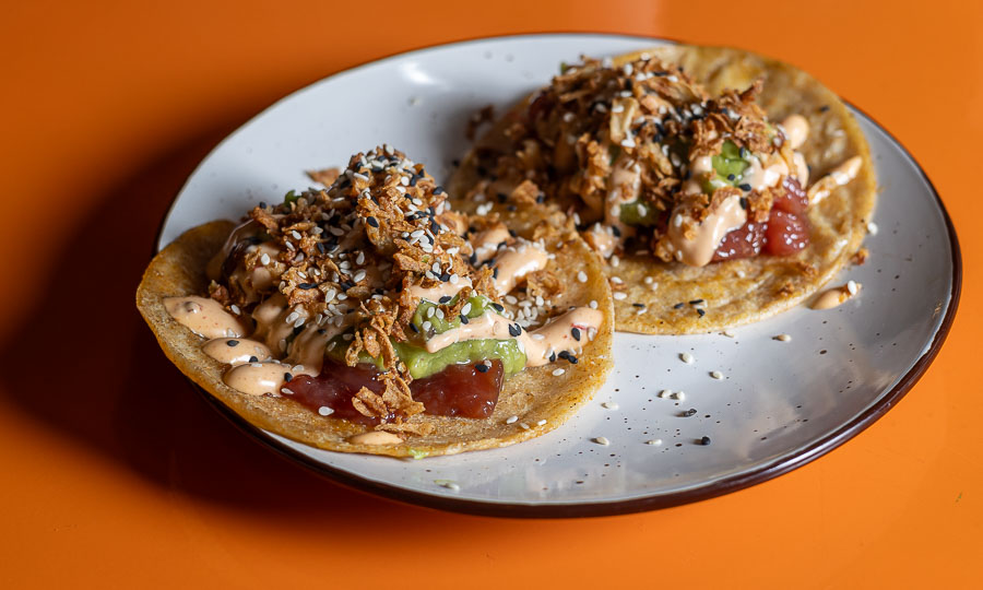 Dos tacos Hula Hula de atún teriyaki