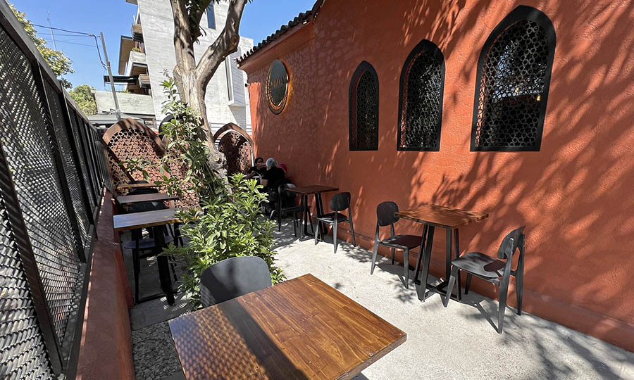 La terraza exterior del restaurante Siria