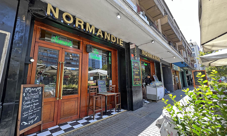 Fachada del Restaurante Normandie en Providencia