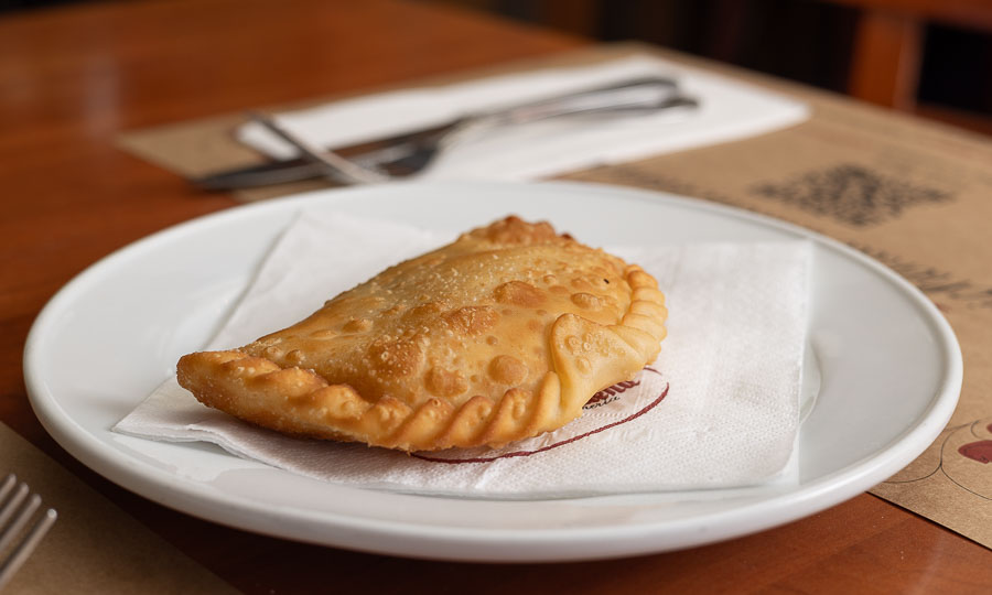 Patachera Empanada frita de prieta queso