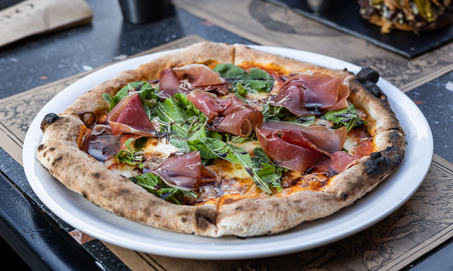 Pizza jamn serrano rcula de Segundo Pizzo