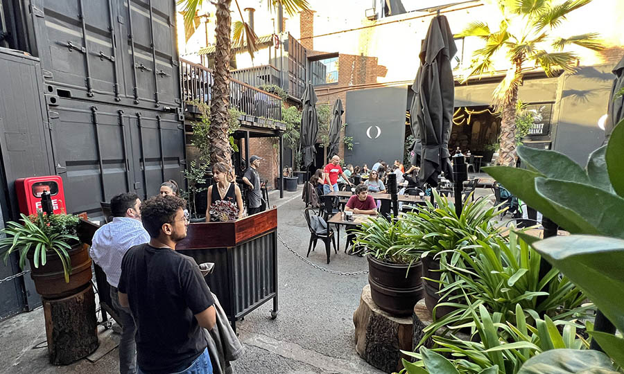 Area de recepcin en Oculto Beergarden
