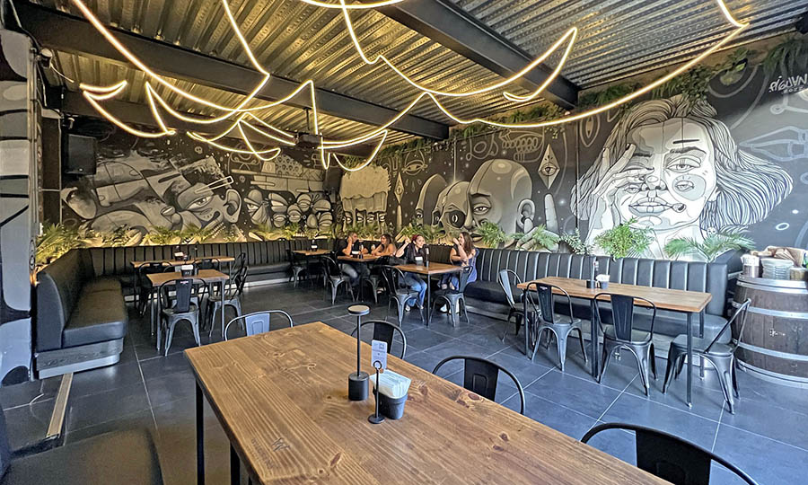 El saln interior de Oculto Beergarden