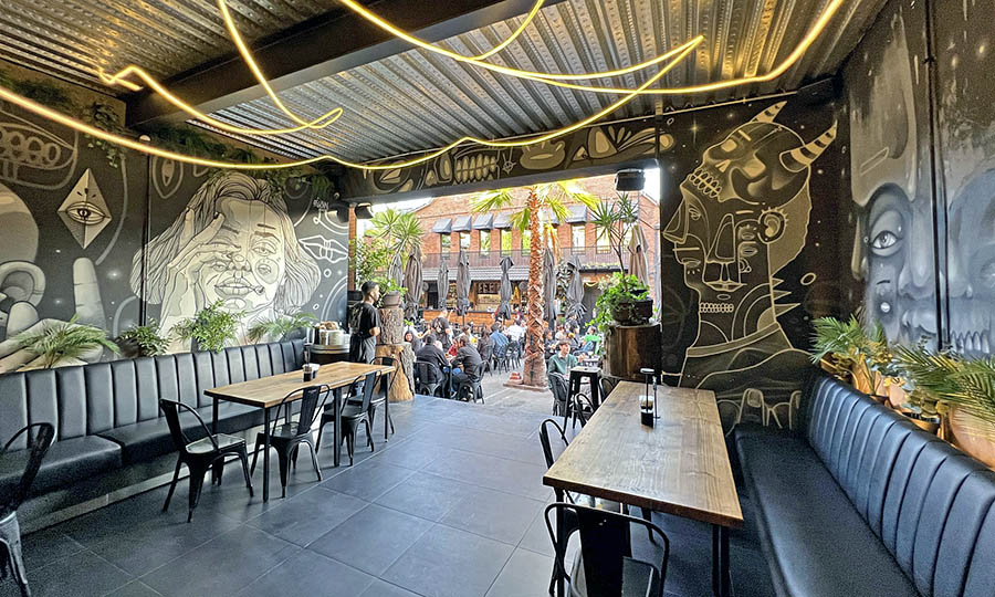 El saln interior de Oculto Beergarden