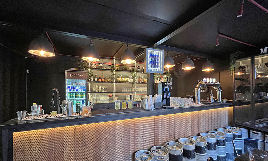 La barra secundaria de Oculto Beergarden