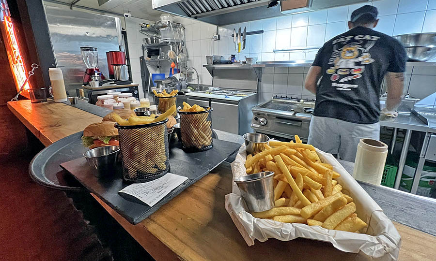 Cocina de hamburguesas y papas fritas: Fat Cat