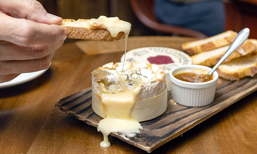 Glorioso queso Pettite Camembert Francs al horno - Aligot