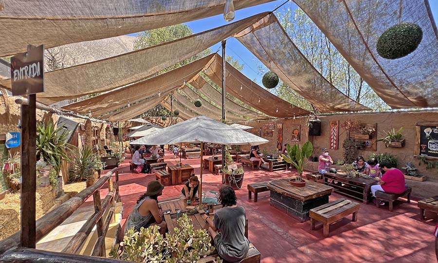 La gran terraza del Beergarden Guayacn en Diaguitas