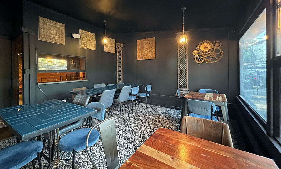 Saln interior en el 2 piso de Bar Enigma