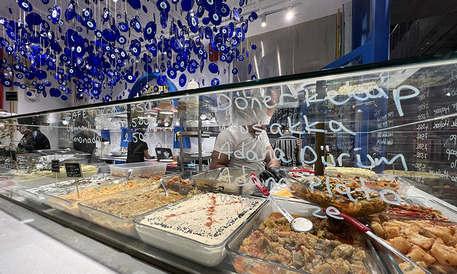 La vitrina con las delicias de Meze MUT