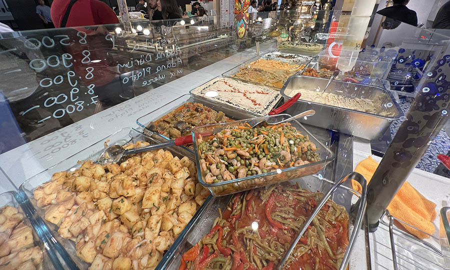 La vitrina con las delicias de Meze MUT