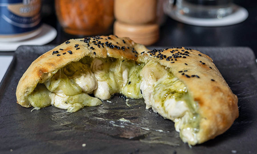 Pan relleno Liguria: de queso y pesto