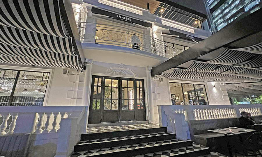 Acceso al restaurante Lumiere Bistr