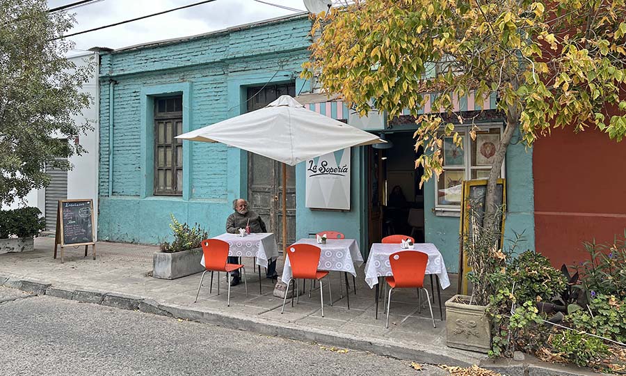 Fachada de La Sopera en calle Girardi