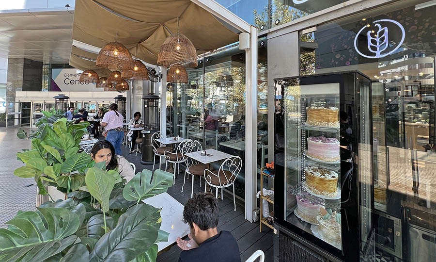 La terraza del caf Cest si Bon del Cenco Costanera