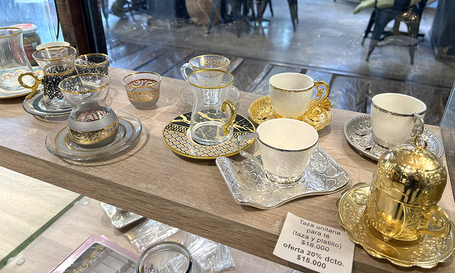 Estanteras de productos en Infierno Gourmet - Fotos de la tienda Infierno Gourmet en Barrio Italia en Galera Estacin Italia, Marzo 2025