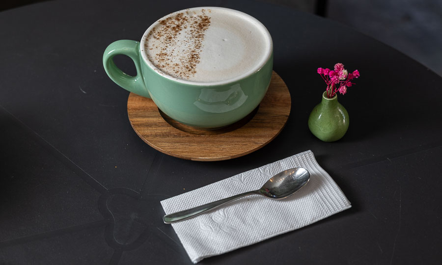Te Chai latte preparado en el lugar