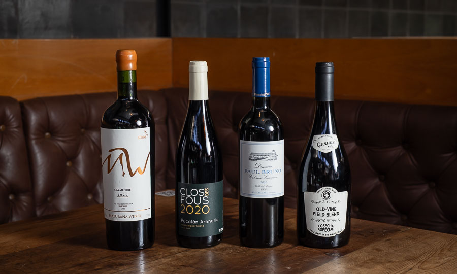 Un pequea muestra de la notable seleccin de vinos de Casaluz