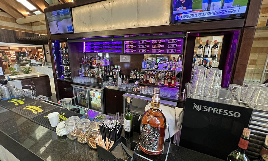 La barra de Akn Bar Lounge