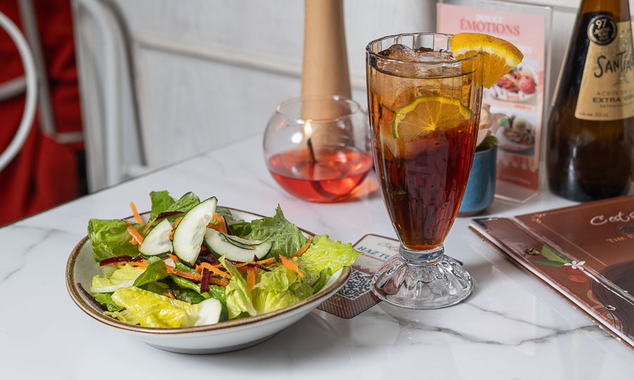 Opcin de ensalada con el t frio de durazno - Cest si Bon - Mall Vivo Panormico