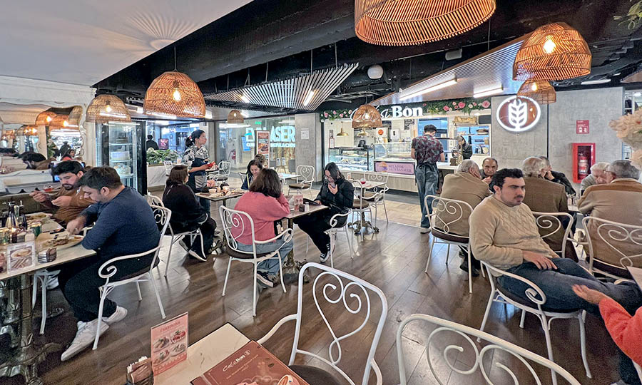 La mesas de Cest si Bon Panormico - Cest si Bon - Mall Vivo Panormico