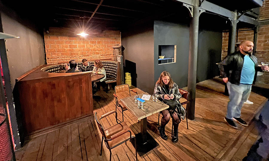 Mesas y espacios de El Sindicato - El Sindicato Cocktail Bar
