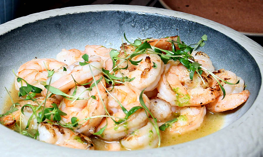 Camarones flamb con pisco - Bardot Dance Club