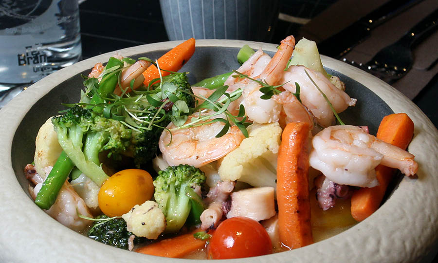 La costa dorada: pulpo, camarones y verduras - Bardot Dance Club