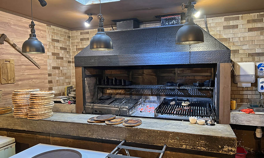 Su buena parrilla en La Hacienda de Machal - La Hacienda Machal