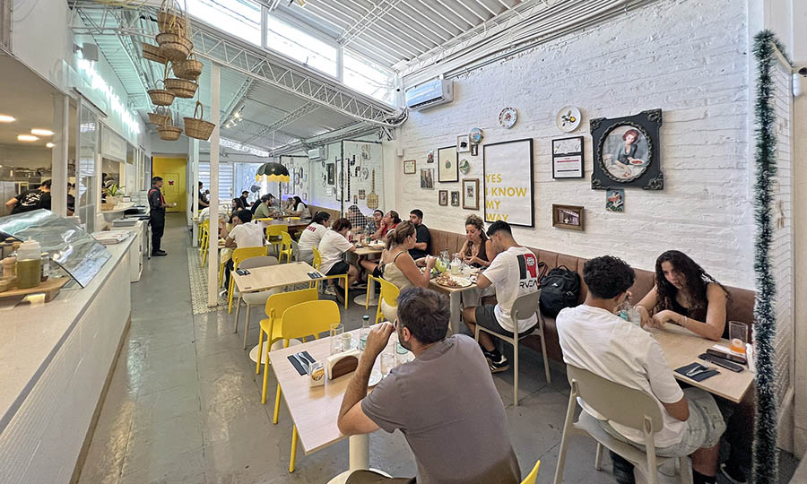 El sal�n interior de Alleria Pizzer�a