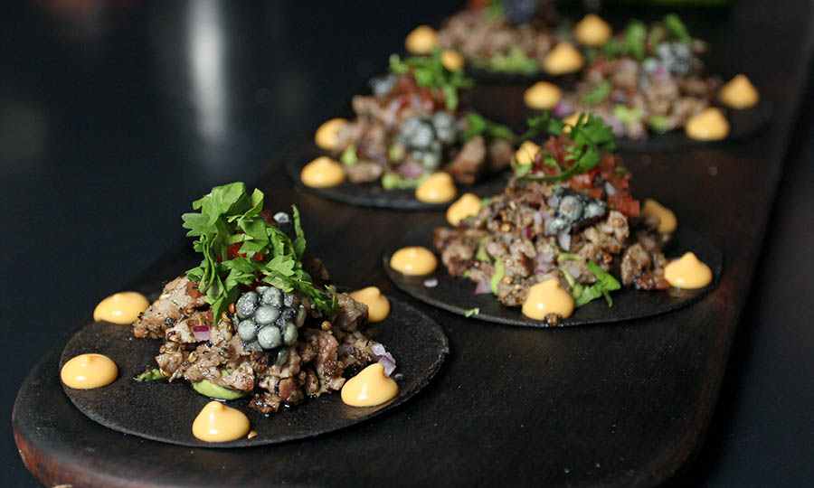 Deliciosos Kuro tako de chuleta de cerdo - DonDoh Santiago