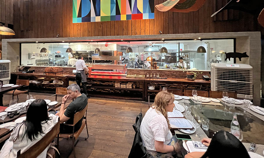 La cocina a la vista de Rubaiyat Chile - Rubaiyat